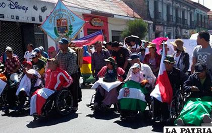 Alrededor de 200 personas con discapacidad partieron rumbo a La Paz /ANF