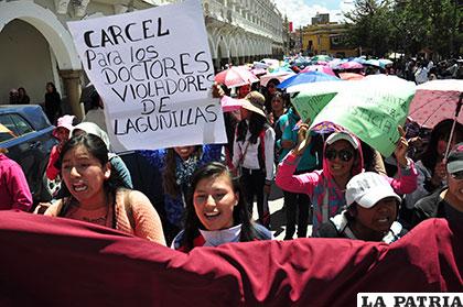 Movilización universitaria en repudio por el delito de violación cometido en Huari