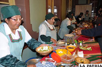 Se ofertaron platos tradicionales de Semana Santa en la feria gastronómica