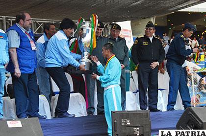 La delegación de Oruro en la temporada 2015, subió al podio