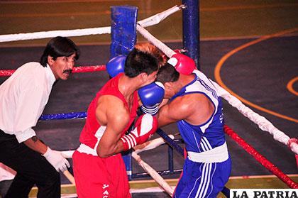 El combate entre Choque, de Sucre, y Flores, de Tarija, en 60 kilos