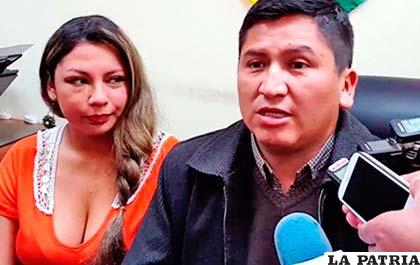 Litzy Rasguido (izq.), retiró casi de inmediato la denuncia contra Sandoval