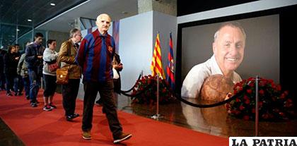 El espacio de condolencias habilitado por el Barcelona en el Camp Nou