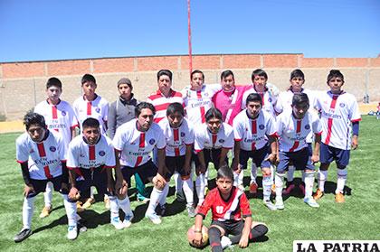 Integrantes del plantel de Independiente Mendoza