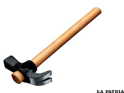 Un martillo fue utilizado por el sujeto para agredir a su pareja