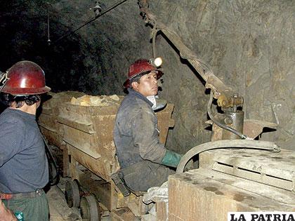 Es intenso el trabajo que se cumple en mina Huanuni, que se ve alterado por el robo de minerales