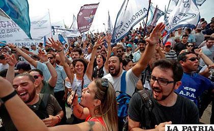 Maestros de Argentina evalúan una posible solución a sus conflictos