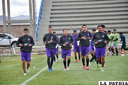 Los futbolistas del cuadro orureño retornarán hoy a los entrenamientos