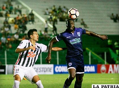 Carlos Tenorio poco o nada pudo hacer en la ofensiva de Sport Boys /APG