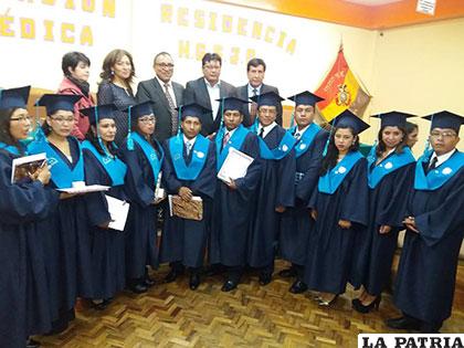 Oruro cuenta con 11 nuevos especialistas en pediatría, cirugía, medicina interna, anestesiología y ginecología y obstetricia