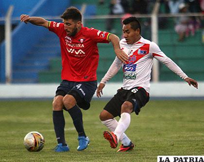 Franco Olego domina el balón ante la marca de Isaías Dury /APG