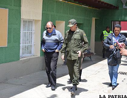 El ministro Romero en compañía del comandante de Policía, coronel ?scar Rojas
