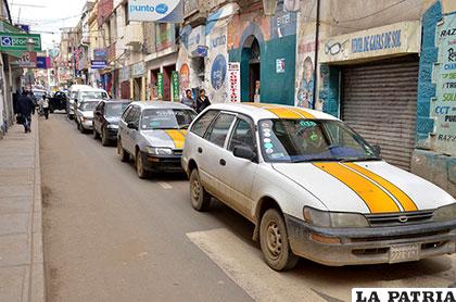 Vecinos piden a las autoridades trabajar en esta normativa y evitar excesos de los operadores de taxis