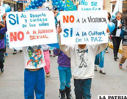 Niños marcharon en Bolivia para vivir sin violencia /larazon.com