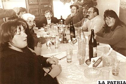 Parte de la familia Miralles Iporre con algunos trabajadores