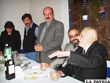 Don Enrique Miralles (der), en una imagen tomada el 2006