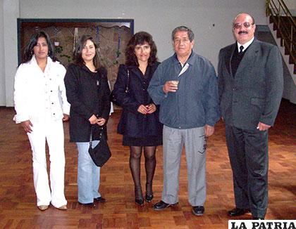 Mónica Aramayo (centro) acompañó por varios años en la labor periodística a LA PATRIA