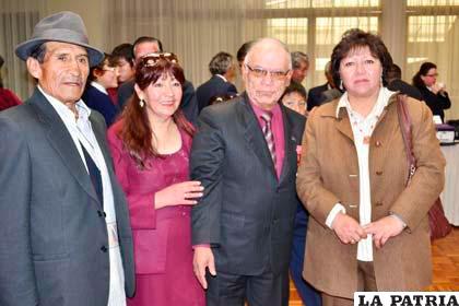 Saavedra (der.) participó en actos de celebración de LA PATRIA