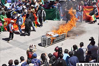 Marcha de maestros llegó a La Paz con el claro rechazó a la nueva ley educativa /APG