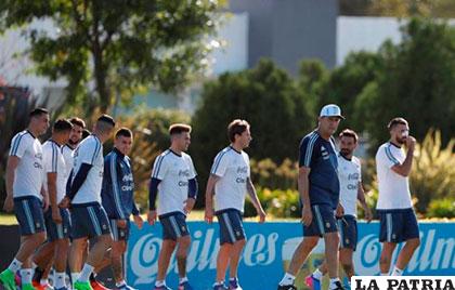 Los dirigidos por Bauza comenzaron su labor con la mira puesta en Chile y Bolivia /elpais.cr