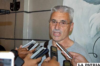 Fabri Gonzales ayer fue presentado como nuevo entrenador de Petrolero
