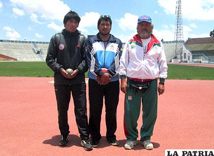 Gualberto Tapia (derecha) junto a Marco Llanos y ?scar Soria