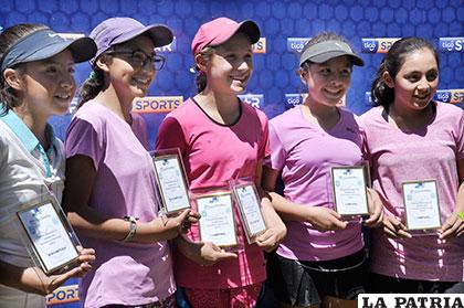 Ganadoras de la gestión 2016, en nacional G-2 en 12 y 14 años