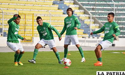 La práctica del seleccionado boliviano se realizó ayer en el 