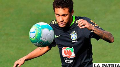 Neymar, la figura del Barcelona, ayer entrenó con su selección /msecnd.net