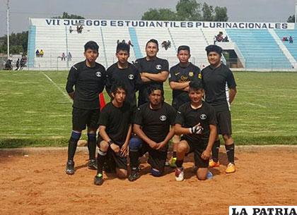 Los deportistas orureños que estuvieron presentes en el nacional de rugby