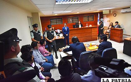 La jueza de garantías de Pozo Almonte de Chile, arguyó presunta comisión de los delitos de portación ilegal de arma, robo con intimidación y contrabando /APG