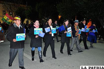 El civismo fue la característica principal del desfile de teas por el Día del Mar