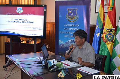 El gobernador Vásquez afirmó que actualmente 56 proyectos relacionados al agua se ejecutan en Oruro