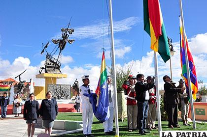 La Tricolor, la Whipala y la bandera de la reivindicación marítima flamearon en el acto central