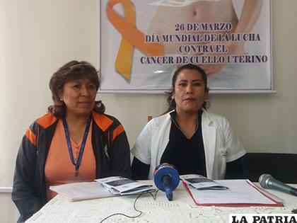 Nancy Soliz (Izq.), responsable de Salud Sexual Reproductiva del Sedes, y Berónica Alborta (Der.), jefa de Ginecología del Hospital General