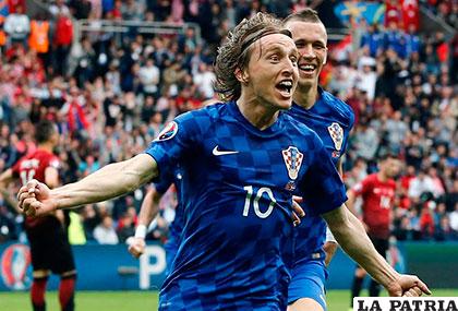 Luka Modric autor del primer gol de Croacia que venció a Ucrania
