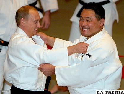 Putin junto a un instructor de judo