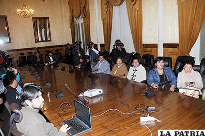 Familiares de detenidos en Chile se reunieron en Cancillería /abi.bo