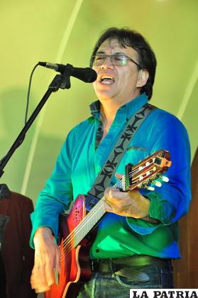 Rudy Flores le cantó a su Oruro querido