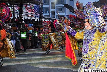 Se observa el control que habría realizado la Policía durante el Carnaval