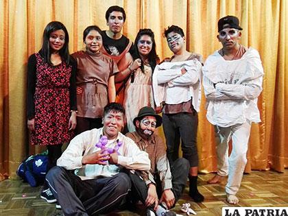 Presentación teatral de Urus Delirium