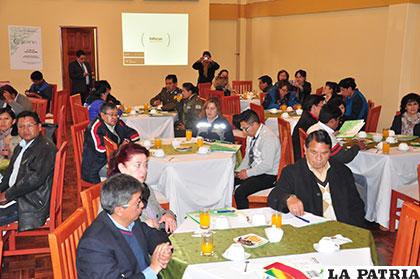 El acto de presentación se transmitió en simultáneo para Oruro y Potosí