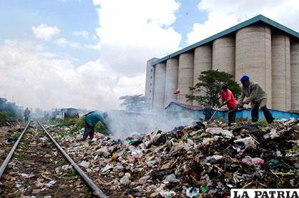 Kenia prohibirá fabricación e importación de bolsas de plástico para uso comercial y doméstico