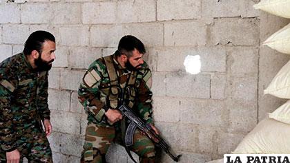 Soldados de las fuerzas gubernamentales sirias /EFE