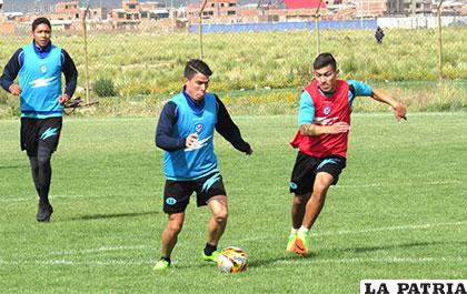 Sanguinetti y Barrera, durante el entrenamiento de ayer