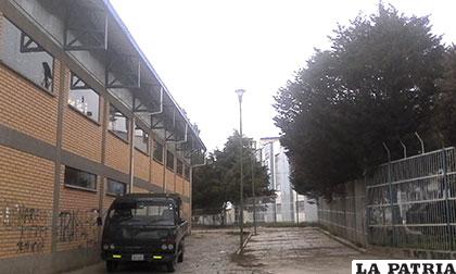 El sector donde fueron afectados los vidrios del coliseo del CPDO