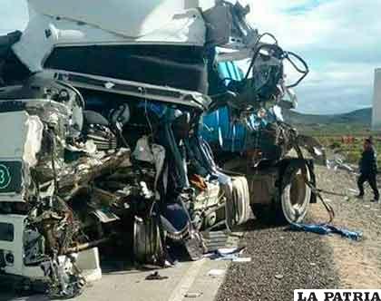 Los daños en el camión del conductor fallecido son de relevancia