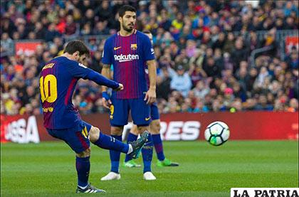 Messi, de tiro libre, anotó el gol del triunfo de Barcelona ante el Atlético /AS.COM