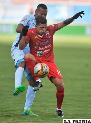 Zoch con el balón ante la marca de Rodríguez /APG