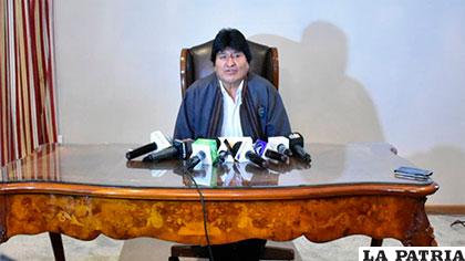 Presidente Morales en conferencia de prensa /twit Min.Com
